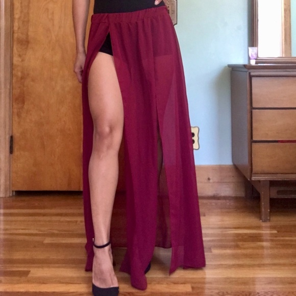 Brand new Maxi Skirt with Slits - Picture 2 of 7